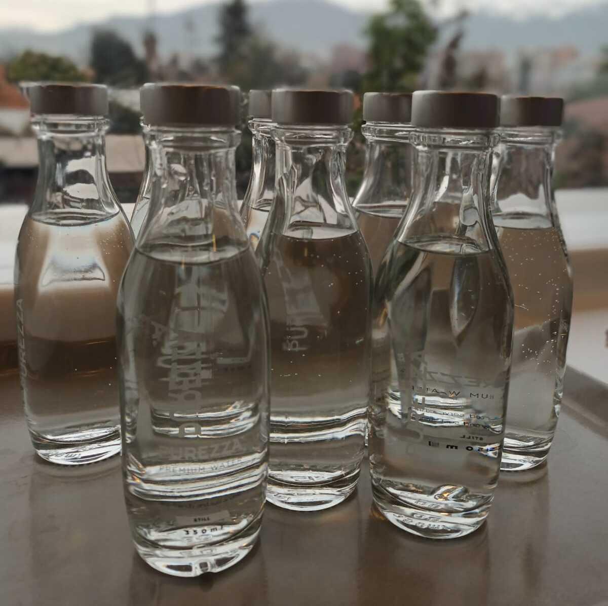Del plástico al vidrio: con botellas reutilizables evitamos desechar 1.000 kilos de plástico al mes