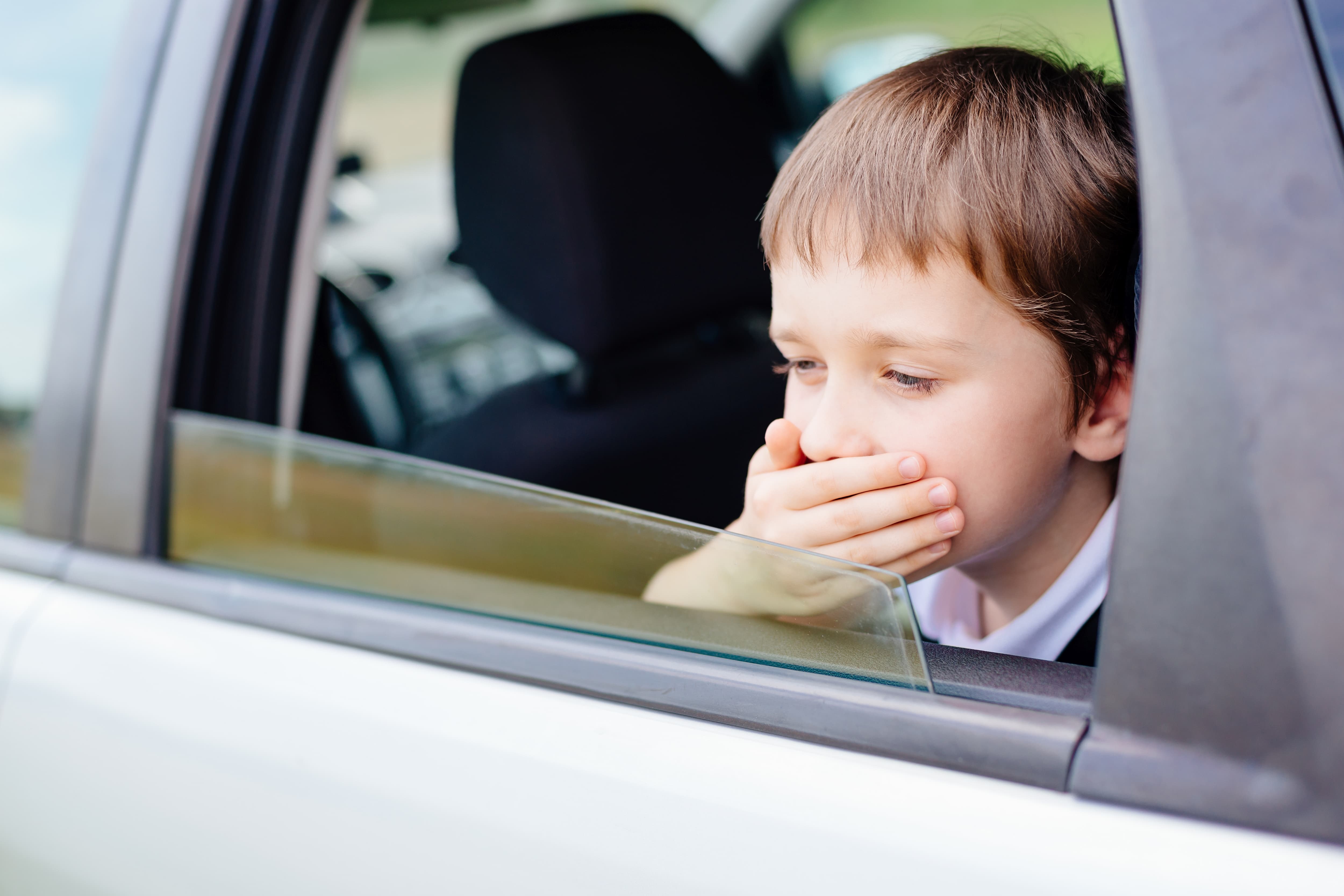 Adiós a los mareos infantiles: Claves y mitos para viajar en auto sin malestares