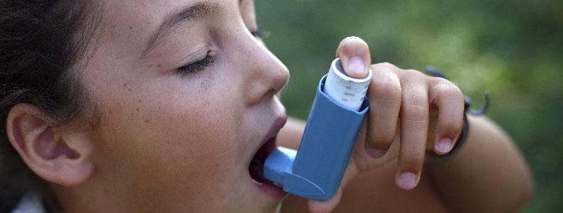 ¿Cómo usar un inhalador en niños?