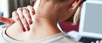 ¿Tienes dolor de cuello? Podría ser causado por la pandemia