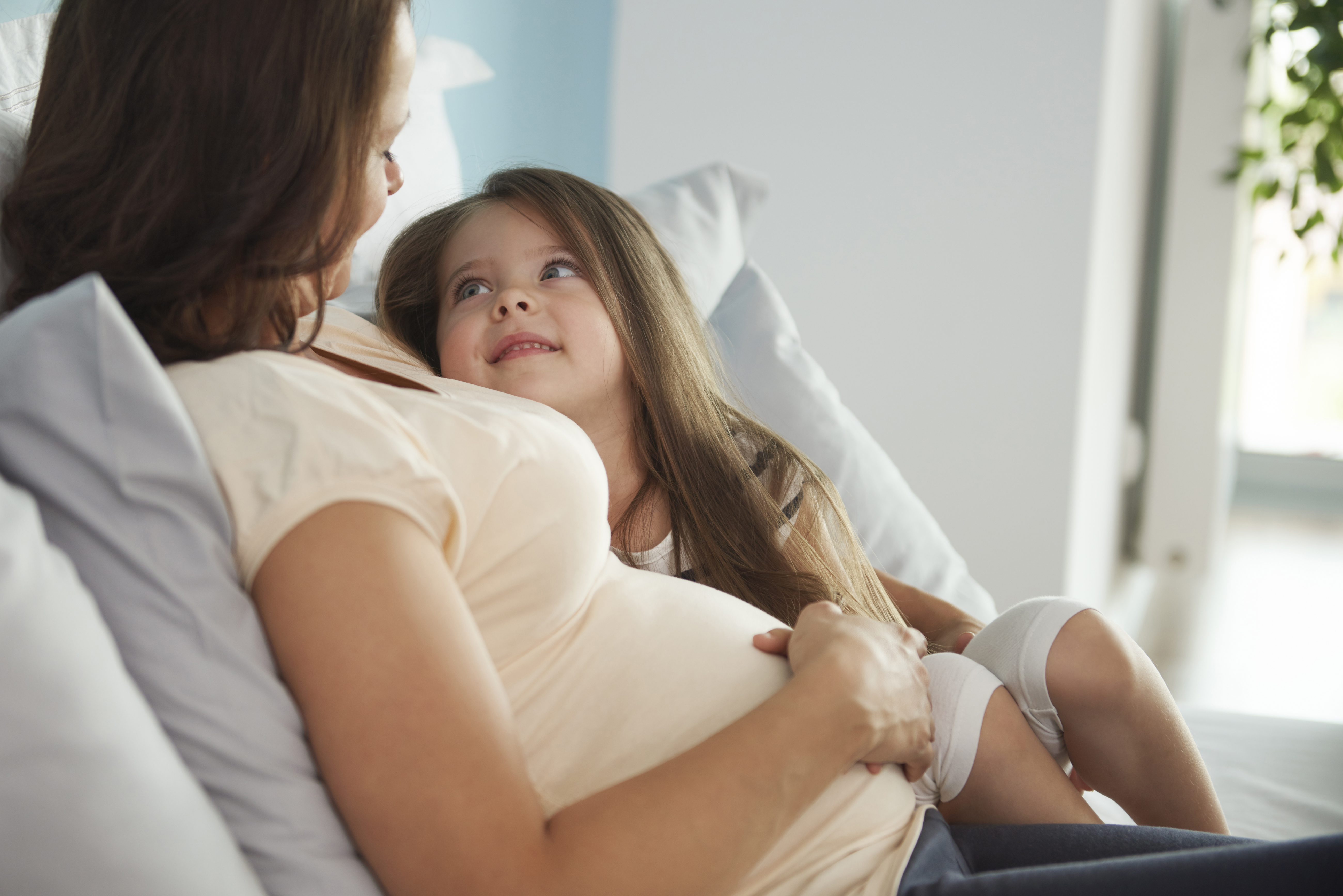 Los niños perciben el embarazo de la madre