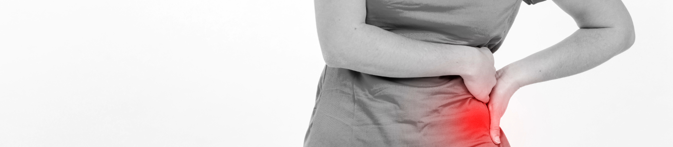 Mujer con dolor en la espalda por posible enfermedad renal